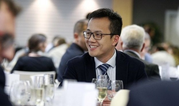 世界杯官方正版软件下载-西班牙人高层与裁委会会谈，对最近几场比赛不利判罚表达不满