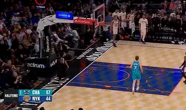 半场：尼克斯以44-57落后黄蜂，麦克布莱德18分鲍尔12+5+5