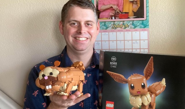 Reddit网友用乐高伊布套装拼出大牙狸_新浪新闻